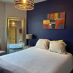 Bed And Birds Villa
