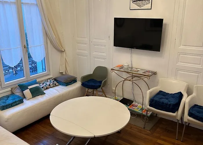 Bed And Birds טור