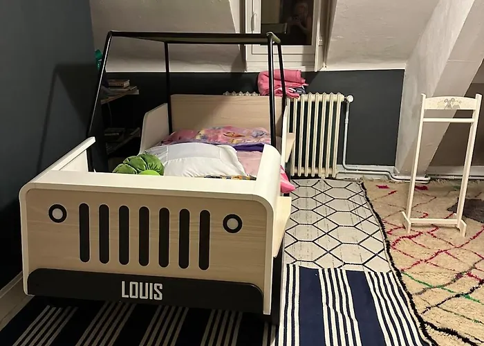 Bed And Birds טור