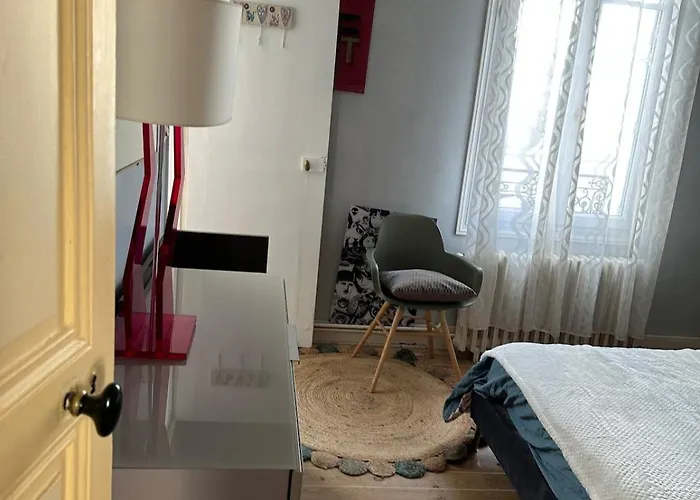 Bed And Birds טור